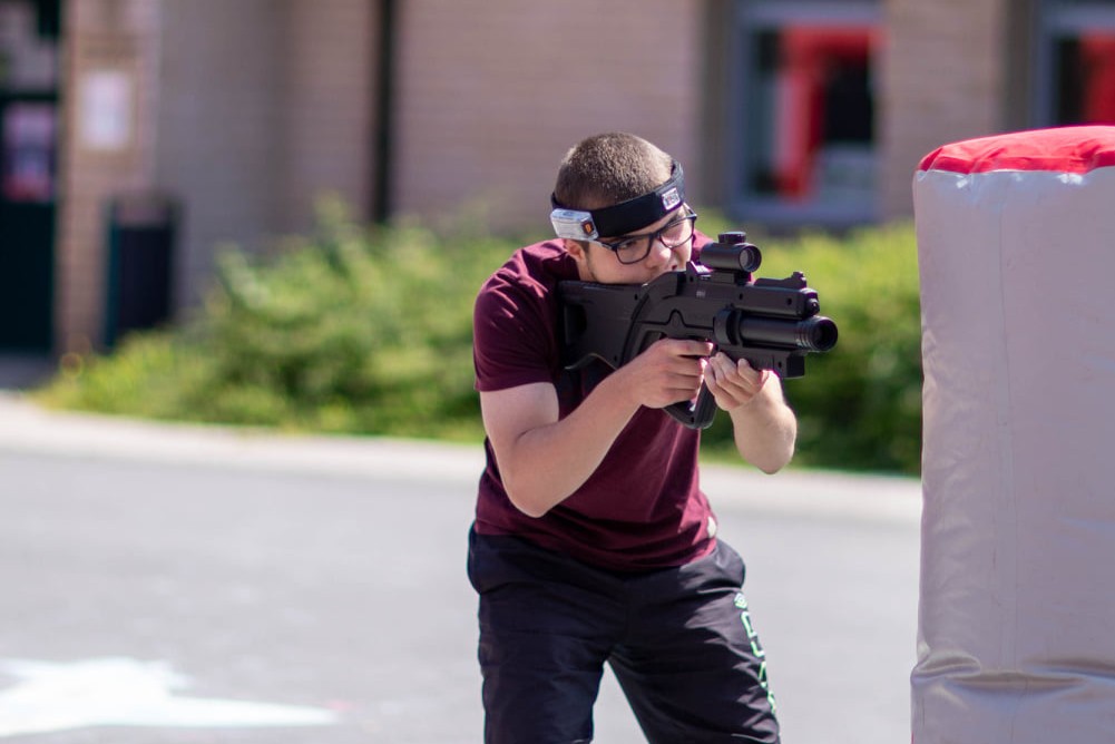 Lāzertags Ogrē un lāzertaga izbraukuma pasākumu organizēšana uzņēmumu un komandu saliedēšanās, bērniem, jauniešiem un draugu kompānijām